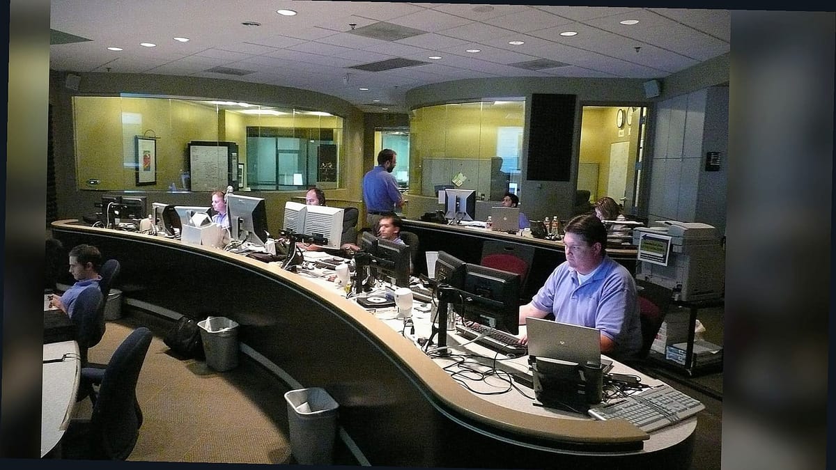 比特币在 6.5 万至 7 万美元之间盘整，鲸鱼囤积与不断上升的期货抛售压力形成鲜明对比