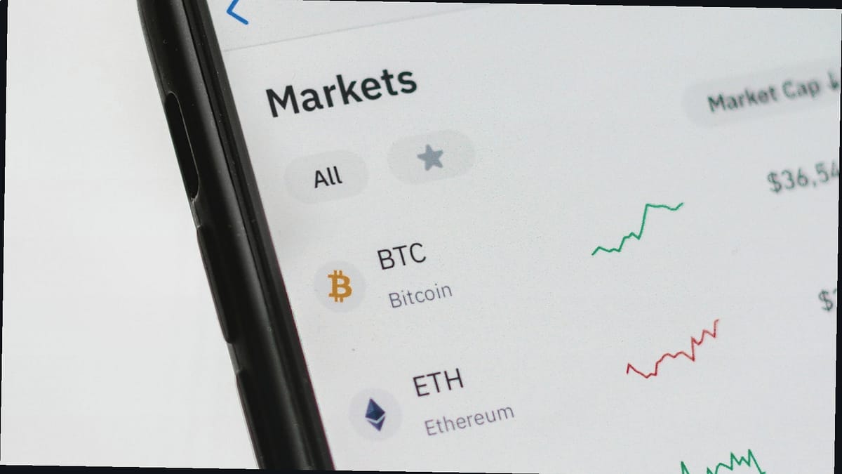 24 小时内加密货币市场清算额达到 9830 万美元； ETH 以 2420 万美元领先