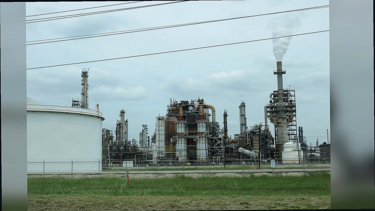 伊朗在迪拜附近袭击科威特油轮，冲突不断升级