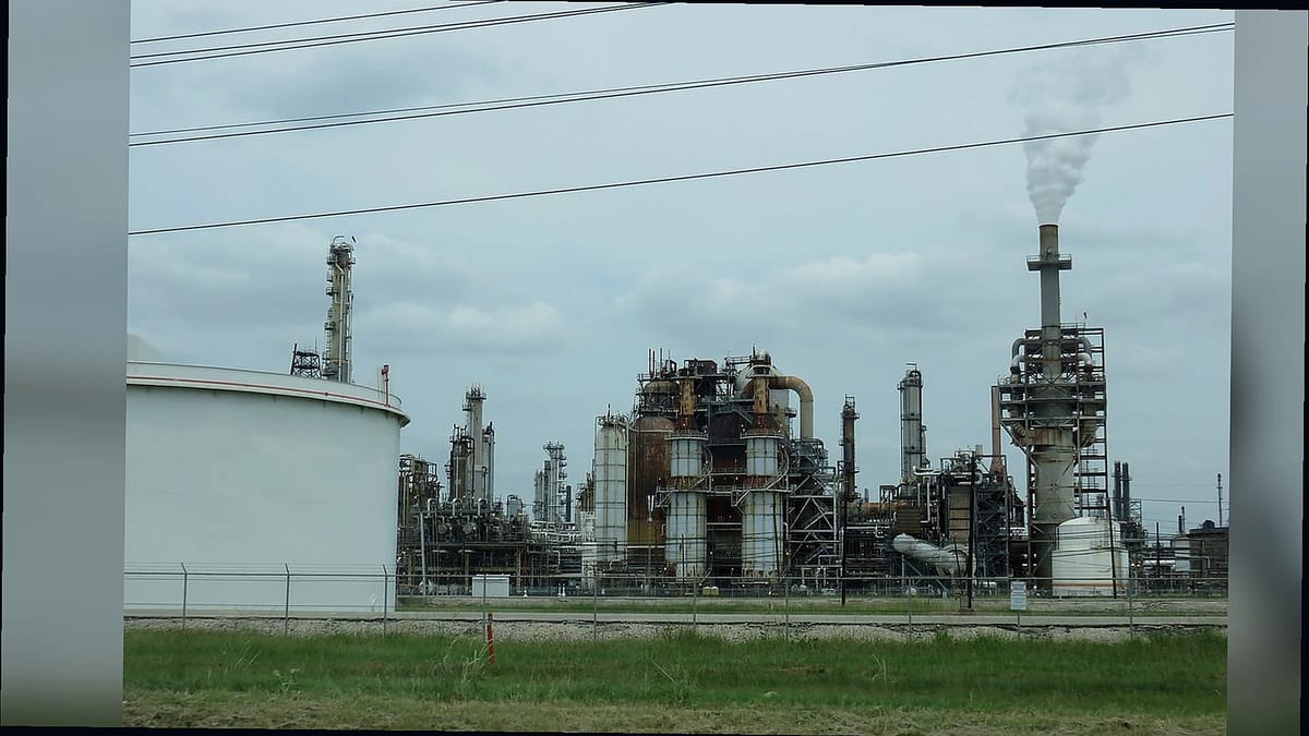 伊朗用集束弹药对特拉维夫发动导弹袭击