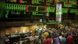 机构买入抵消散户抛售，比特币突破 72,000 美元