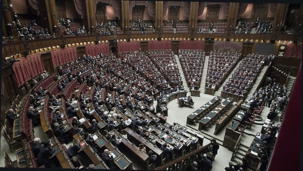 中国人民银行前行长周小川在博鳌论坛警告稳定币绕过合规