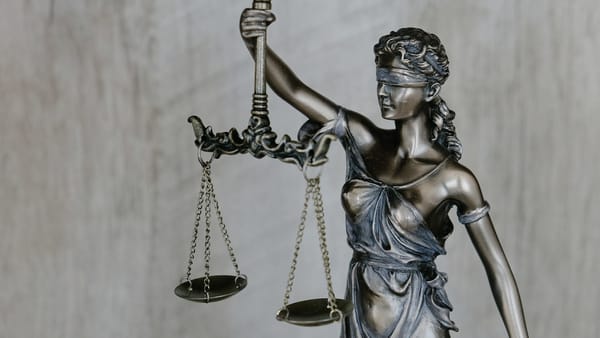 尽管有 $2.5B ETF 流入，但地缘政治紧张局势导致比特币跌至 $68.5K