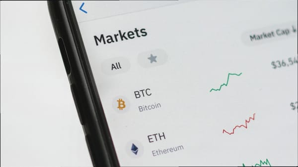 在匿名地址之间检测到价值 3250 万美元的 474 枚代币的大额 BTC 转账