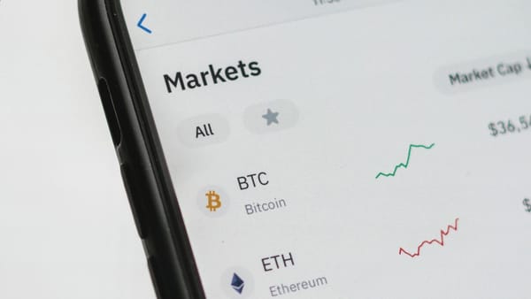 Whale 0xcE27 在 ETH 波动交易中 8 小时内实现 129 万美元利润